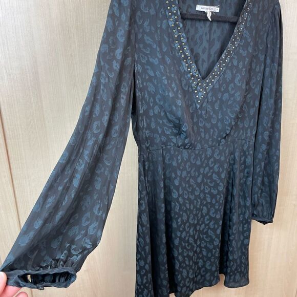 Avec Les Filles Gray Long Sleeve Studded Dress, size M - EUC - Picture 4 of 12